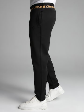 Coupe slim Pantalon SikSilk en noir