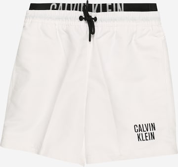 Calvin Klein Swimwear Rövid fürdőnadrágok - fehér: elől