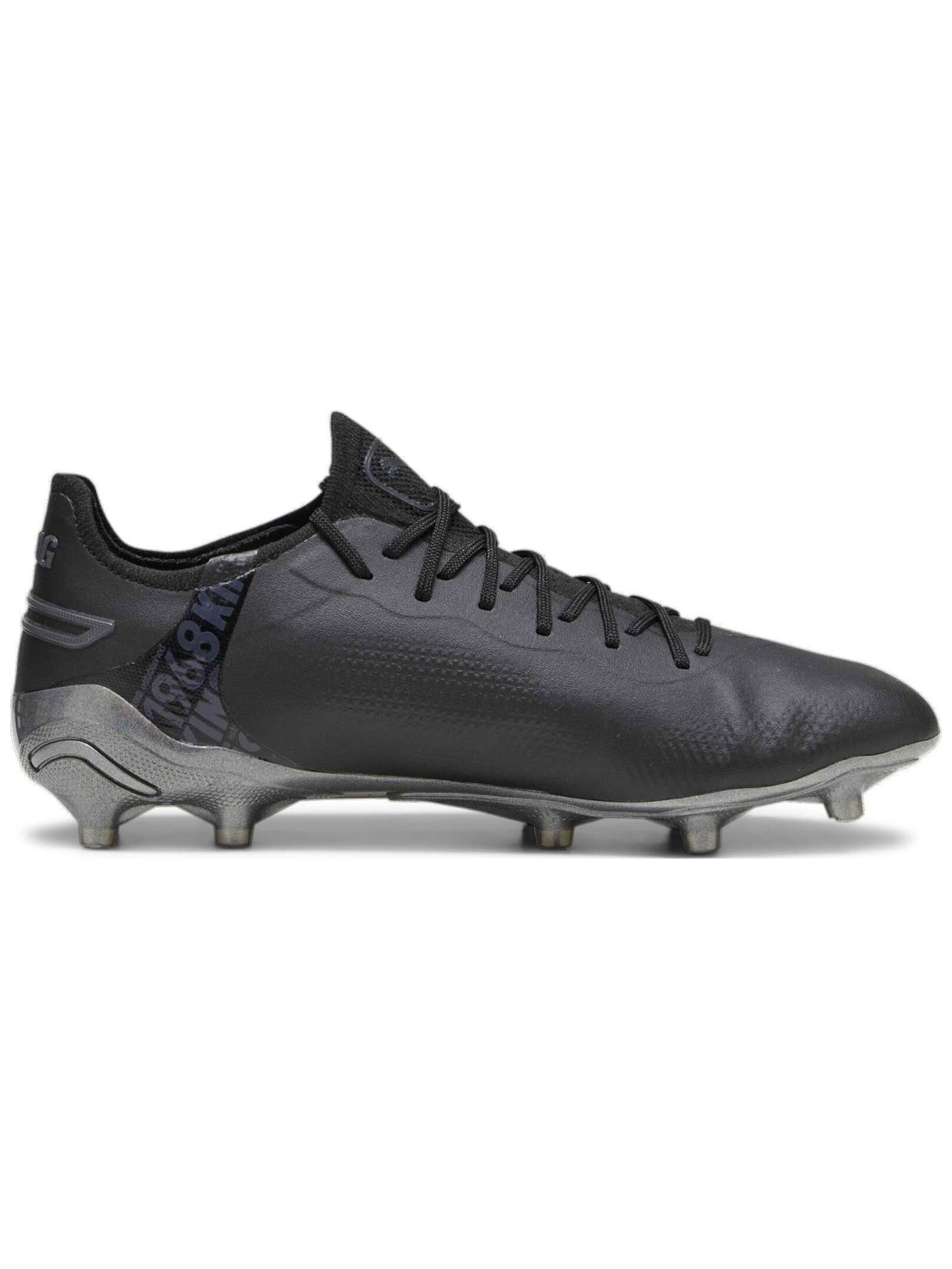 PUMA Soccer shoe 'Puma King Ultimate FG AG' in Black