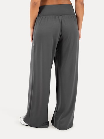 Loosefit Pantalon ' Jorina ' Smilodox en gris