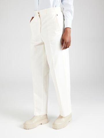 TOMMY HILFIGER Loosefit Pressveckad byxa i vit: framsida
