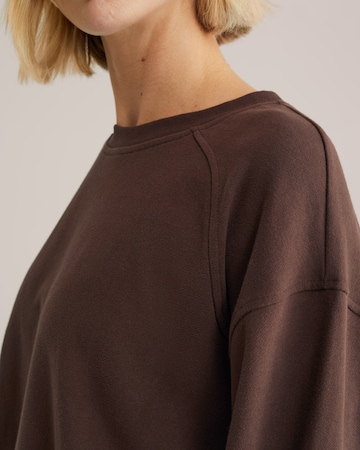 WE Fashion Sweatshirt in Bruin