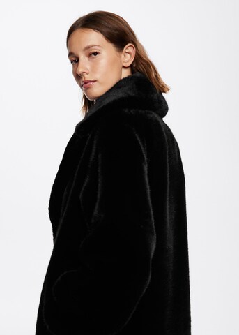 MANGO Zimní kabát 'Chilly' – černá