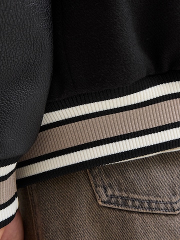 Jack & Jones Junior Overgangsjakke i sort