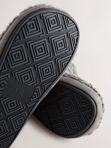 Pantoufle Next en gris