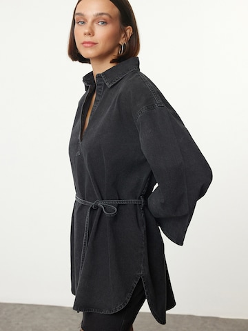 Chemisier Trendyol en gris : devant