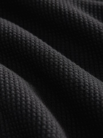 Next Shirt in Black