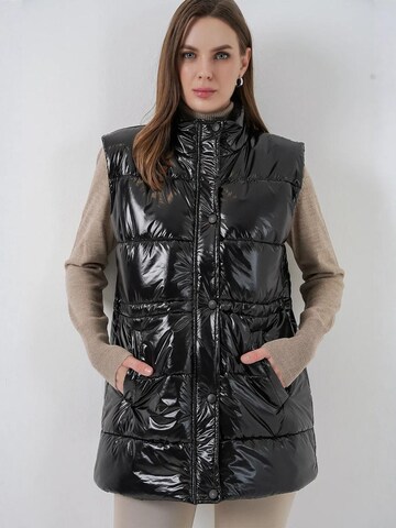 Bigdart Vest in Black: front