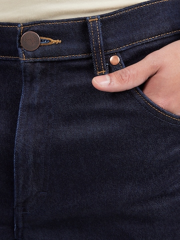 évasé Jean WRANGLER en bleu