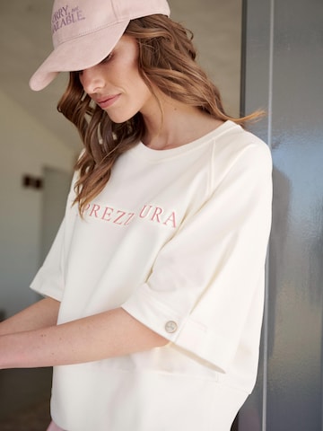 I want the moon Shirt in Beige