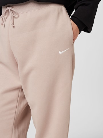 Nike Sportswear Tapered Sportbroek in Beige