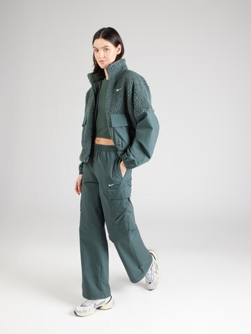 Nike Sportswear Overgangsjakke 'Essential' i grøn