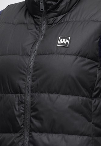 GAP Vest in Black