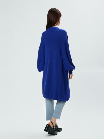 Influencer Strickjacke in Blau