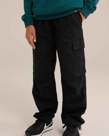 WE Fashion Loosefit Broek 'Jongens' in Zwart: voorkant