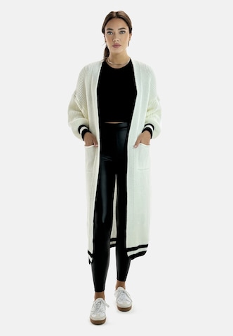 Cappotto in maglia di Elara in bianco: frontale