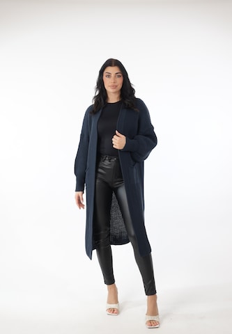 Manteau en tricot Elara en bleu : devant