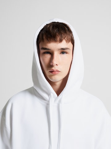 Sweat-shirt Bershka en blanc