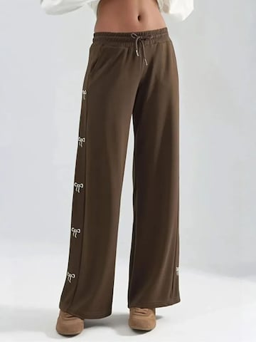 Lady Bersan Trousers 'Jogginghose' in Brown: front