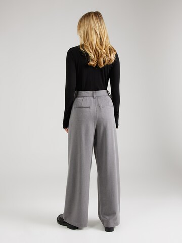 Wide leg Pantaloni con pieghe 'Henrika' di MSCH COPENHAGEN in grigio