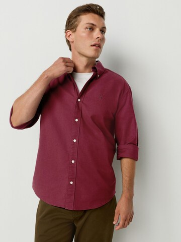 Next Слим Рубашка в Красный: спереди