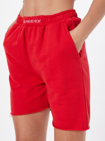 Loosefit Pantaloni de la Public Desire pe roșu