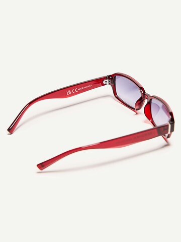 Occhiali da sole di Bershka in rosso