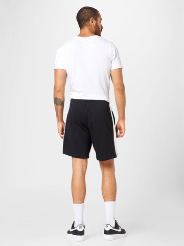 Regular Pantaloni de la Nike Sportswear pe negru