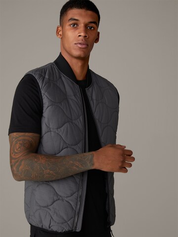 STRELLSON Bodywarmer ' S.C. Move Vest ' in Grijs: voorkant