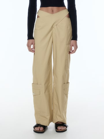 Loosefit Pantaloni cargo 'Majira' di EDITED in beige: frontale