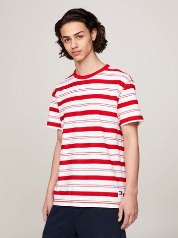 T-Shirt Tommy Jeans en rouge : devant