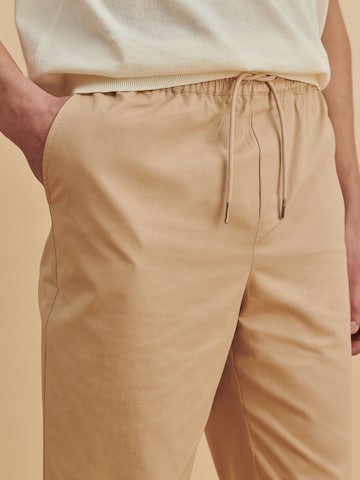 Tapered Pantaloni 'Julian' di DAN FOX APPAREL in beige