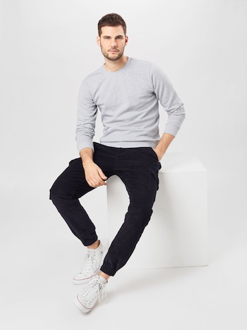 Urban Classics Sweatshirt in Grau