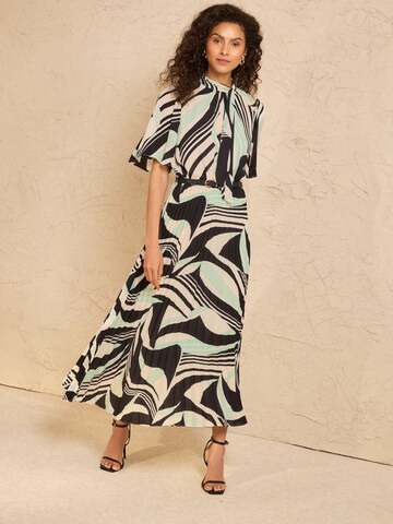 Rochie de la love & roses pe negru