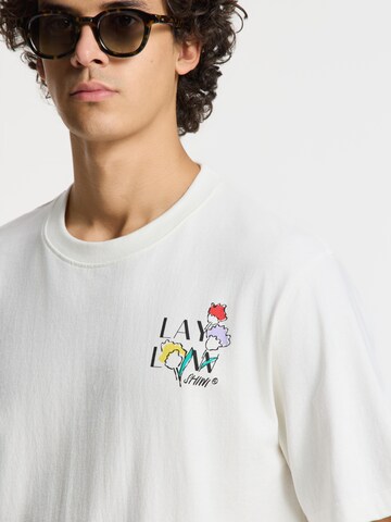 Tricou 'Finn Sketched Flowers' de la Shiwi pe alb
