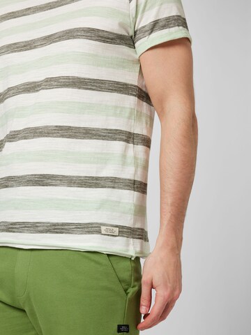 Tricou de la BLEND pe verde