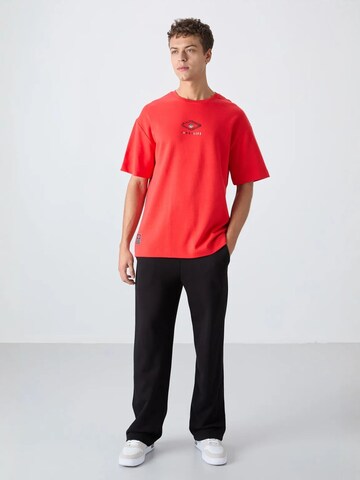 Maglietta di Tommy Life in rosso