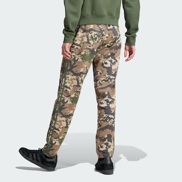 ADIDAS ORIGINALS Regular Pants 'Graphics Camo' in Green
