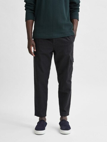 SELECTED HOMME Regular Pleat-Front Pants in Black: front