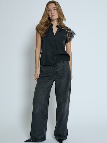 Peppercorn Blouse 'Kia' in Zwart