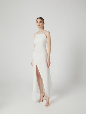 RÆRE by Lorena Rae Evening Dress 'Louisa' in White: front