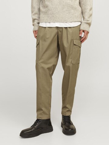JACK & JONES Tapered Cargo trousers in Brown: front