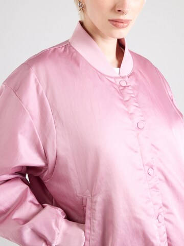 Giacca di mezza stagione di Nike Sportswear in rosa