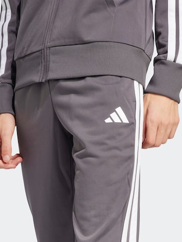 ADIDAS SPORTSWEAR Tréningruha 'Seasonal Essentials Tiberio' - szürke