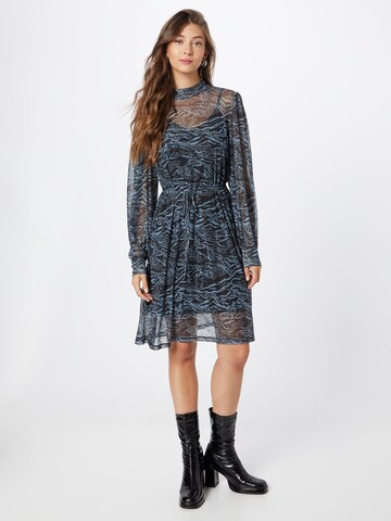 Robe MSCH COPENHAGEN en bleu : devant