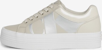 Calvin Klein Jeans Sneakers laag in Grijs: voorkant