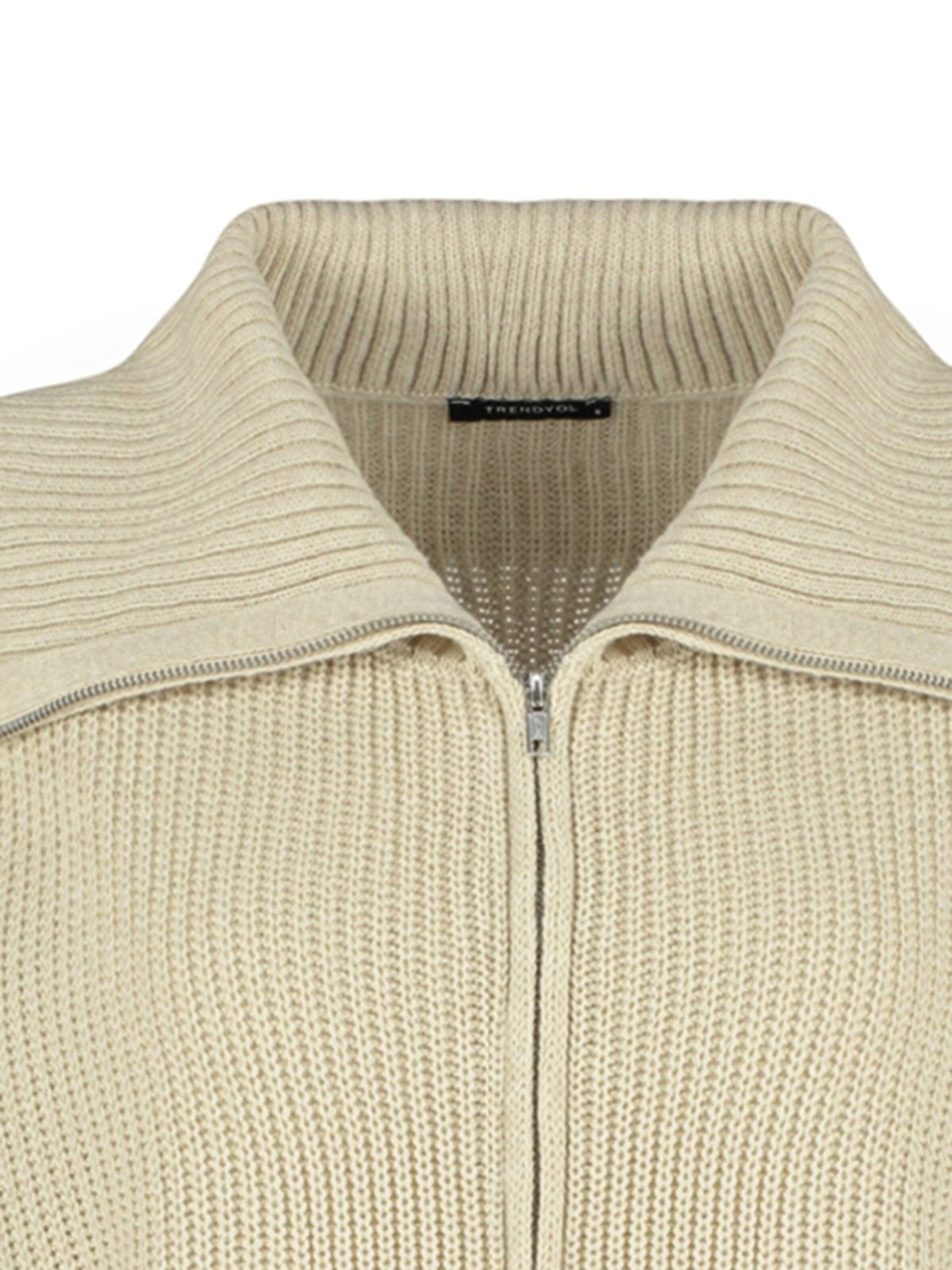 Geacă tricotată de la Trendyol pe gri