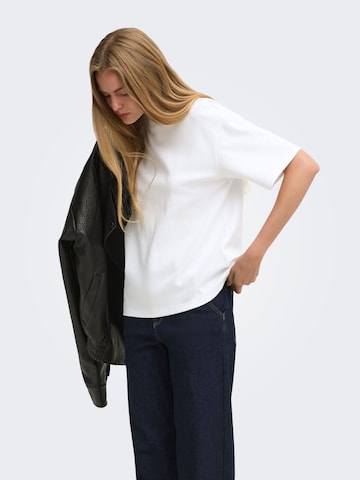 T-shirt 'ONLSUPERIOR' ONLY en blanc