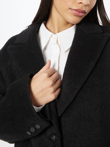 Oval Square Blazer in Black