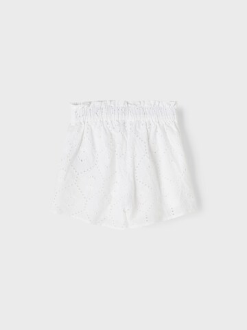 regular Pantaloni 'Hudith' di NAME IT in bianco